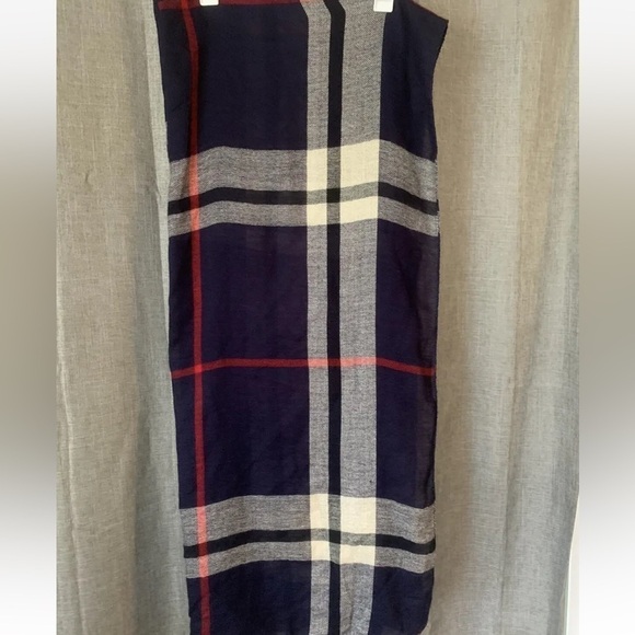 Francesca’s Navy Plaid Wrap/Scarf NWT - Picture 1 of 5